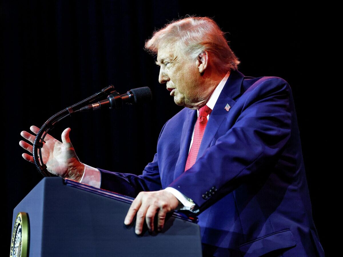    Президент США Дональд Трамп выступает перед республиканцами Палаты представителей в Трамп-Кеннеди-центре в Вашингтоне | © REUTERS / Kevin Lamarque