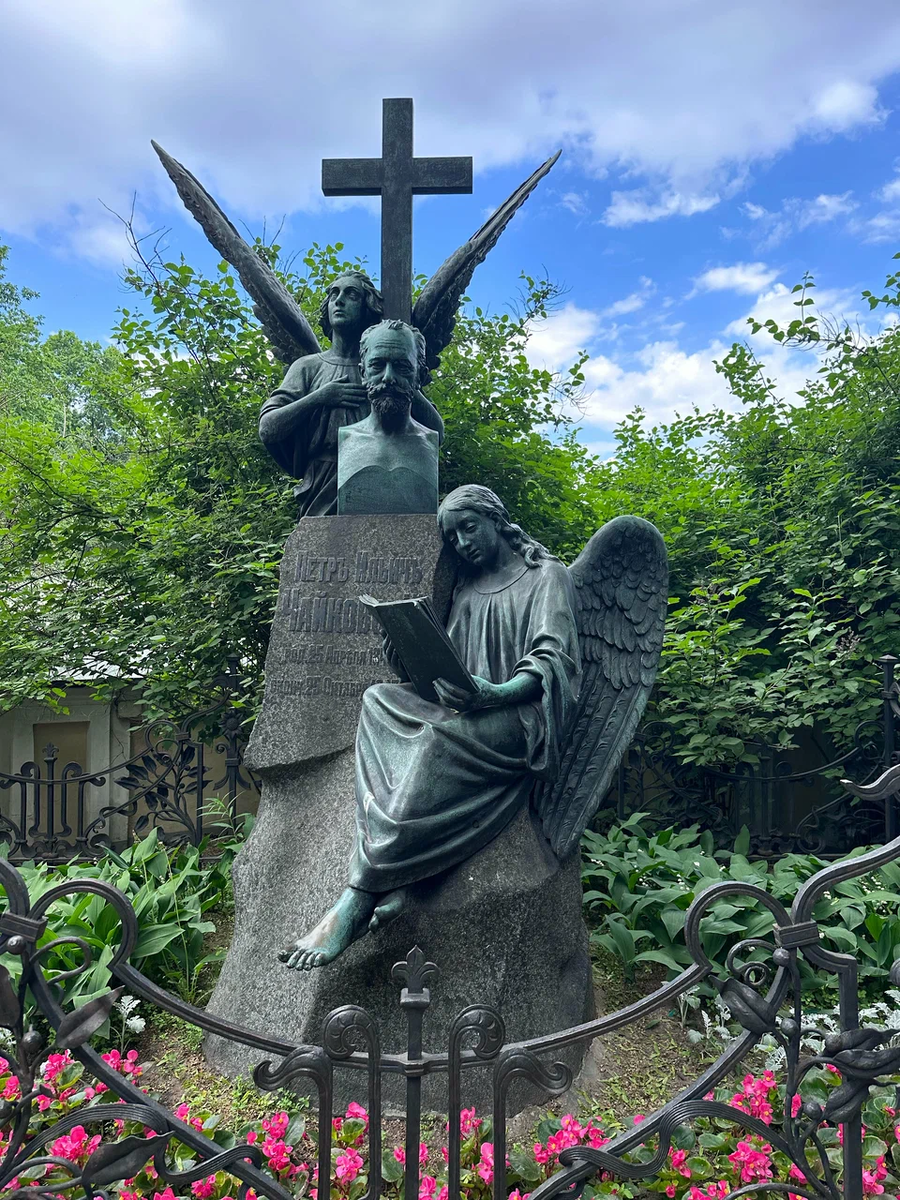 Тихвинское кладбище