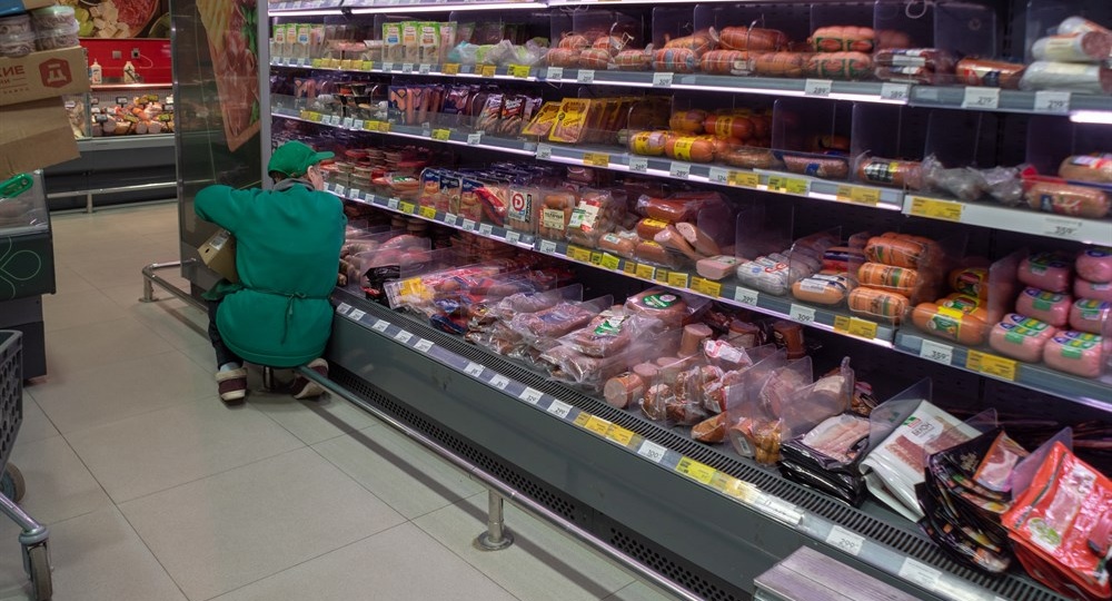 Шел бы ты отсюда, умник! В Перекрестке за 233 р. свинину покупал. Такое впервые в жизни было со мной. Пенсы в спину толкали. Запекал потом