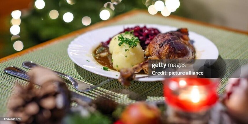    Рассказываем, как правильно приготовить гуся или утку, чтобы блюдо стало украшением новогоднего стола.