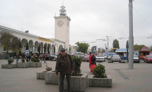 На ж.д. вокзале в Симферополе. ноябрь 2010г.