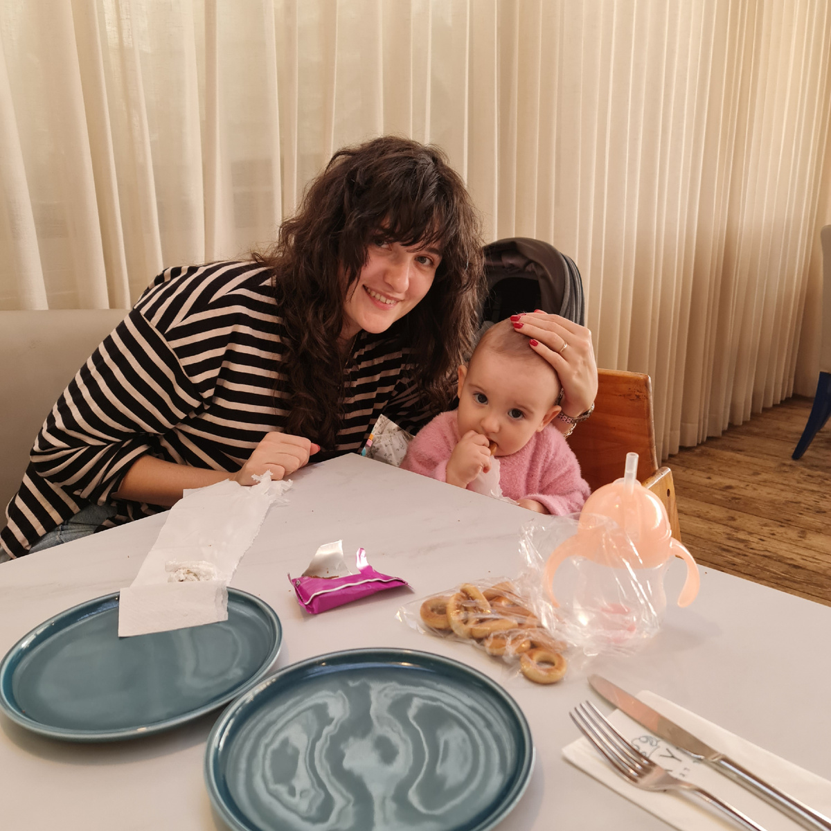 Две наши младшие, доченька и внученька.💞