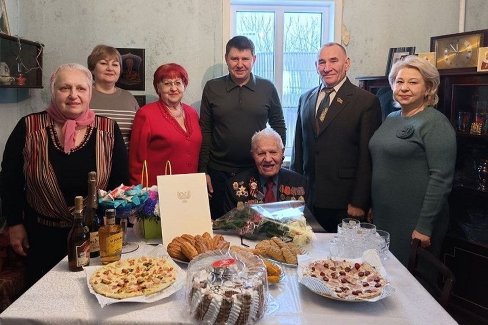    В Макеевке отметил 101-й день рождения ветеран Великой Отечественной войны. Фото: ТГ/Ключаров