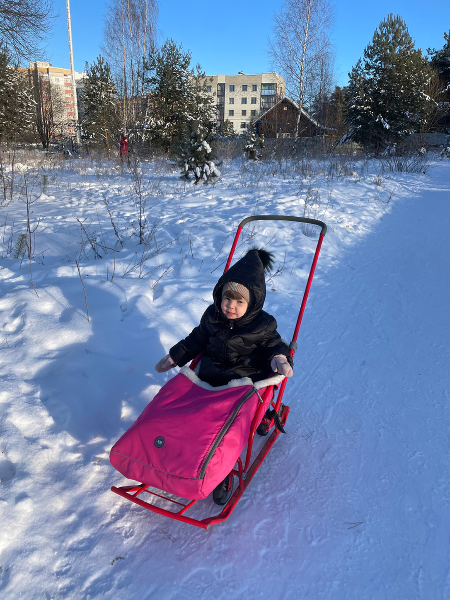 Машуля в своих санях 😉