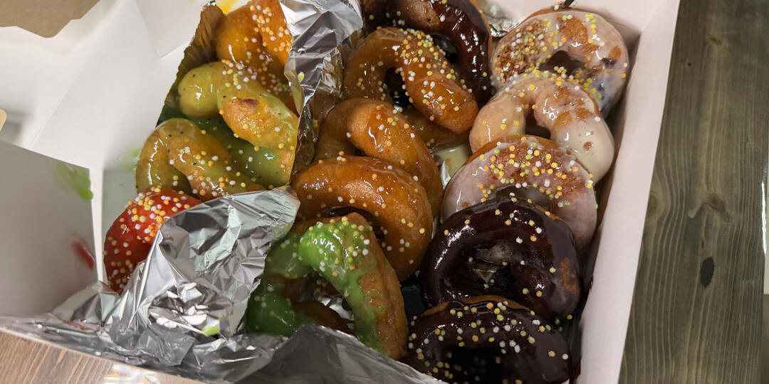 Где купить килограмм пончиков в глазури за 18 рублей. Приехали на тест новой пончиковой «Пышечная вкус детства»