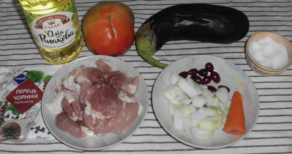 Продукты для приготовления мяса с баклажаном и кизилом. Фото актора канала Житейская проза