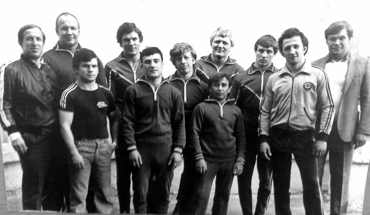 Кировские борцы. Крайний слева Злобин В.Д. 