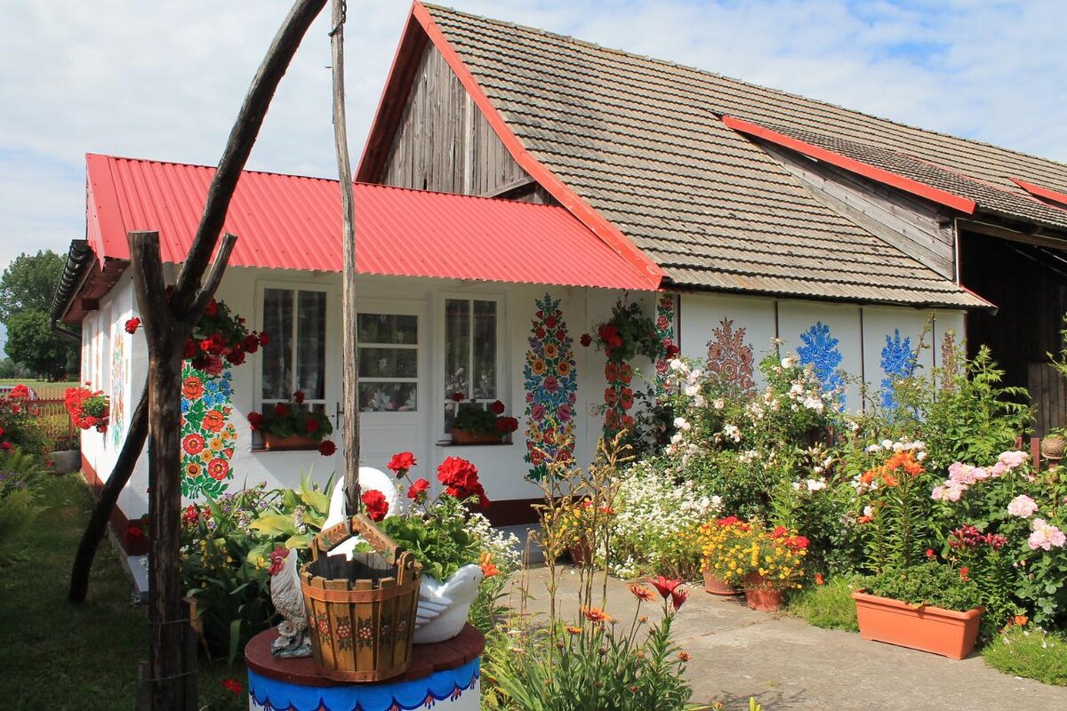 А что там - за беленькими стенами? 