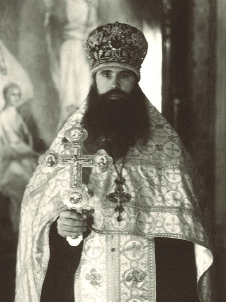 Отец Иоанн в алтаре Академического храма
1 мая 1973 г.