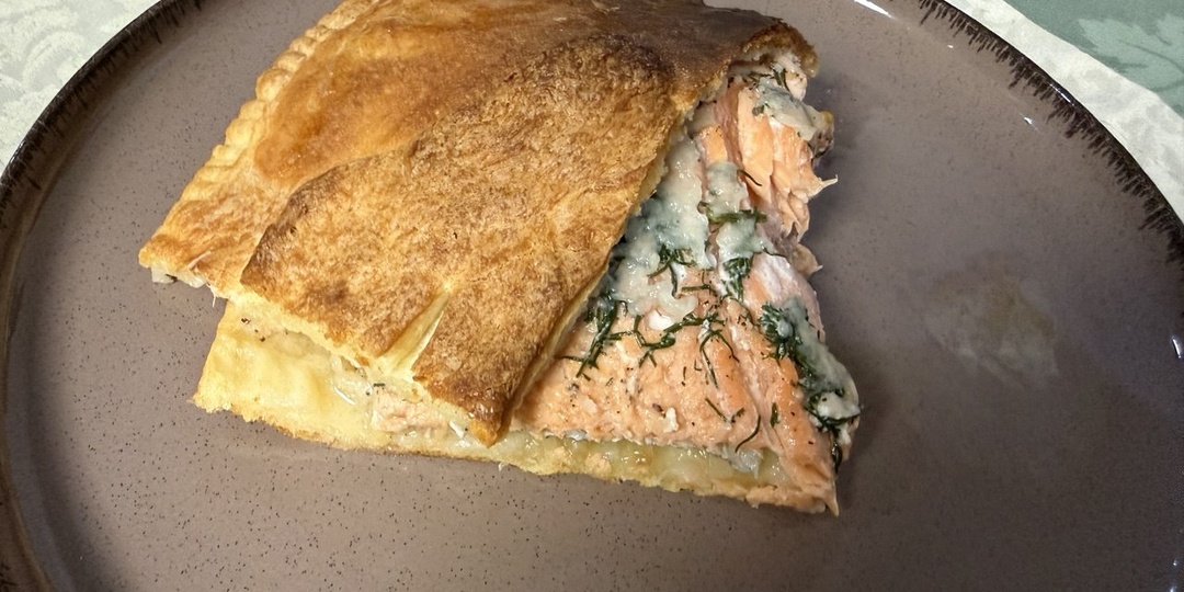 Рыбный пирог из слоеного теста: вкусно, сытно и на скорую руку
