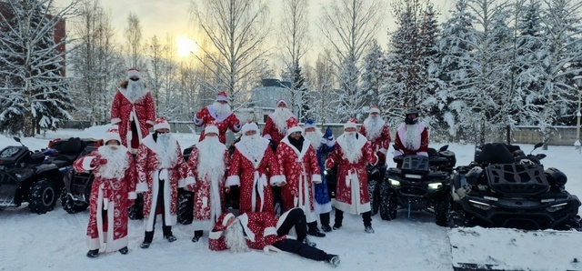 В один из городов Тверской области Деды Морозы приехали на квадроциклах