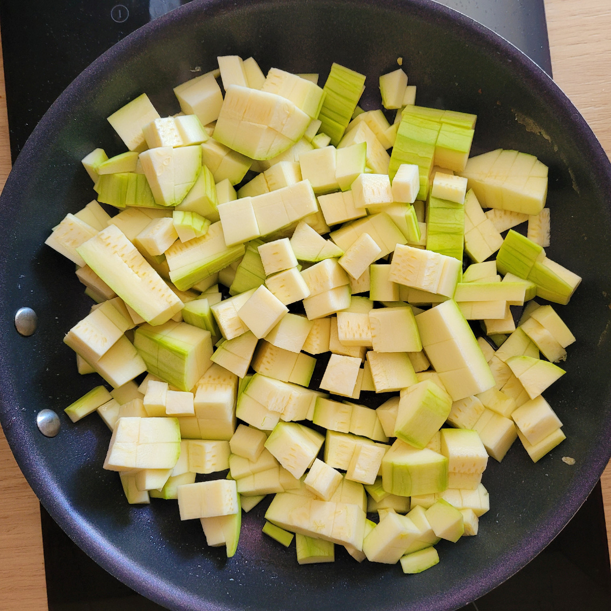 Кабачок и картофель - основа моего рагу, но часто использую только кабачок (ведь его очень много на наших огородах
