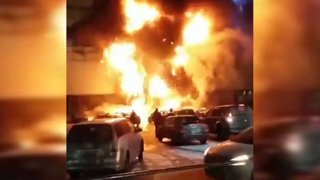    Более 600 человек эвакуировали из загоревшегося ТЦ на    юго-западе    Москвы