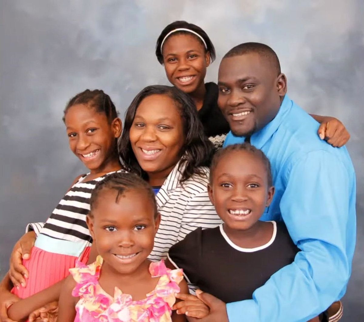 Ямайский Рэгги-пастор Джозеф Эмануэль (Joseph Emanuel) с женой и дочками