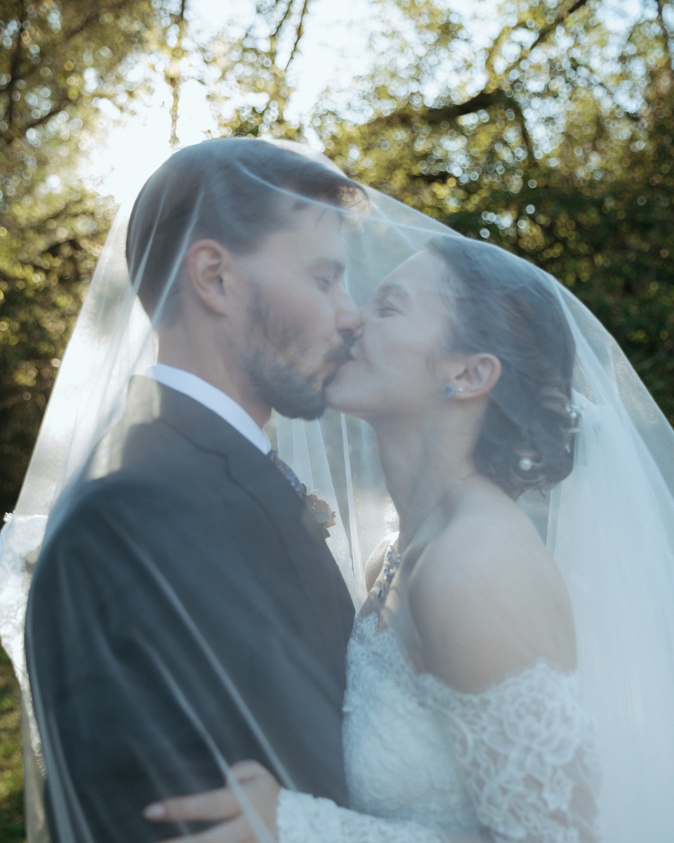 Мэдисон со своим женихом.