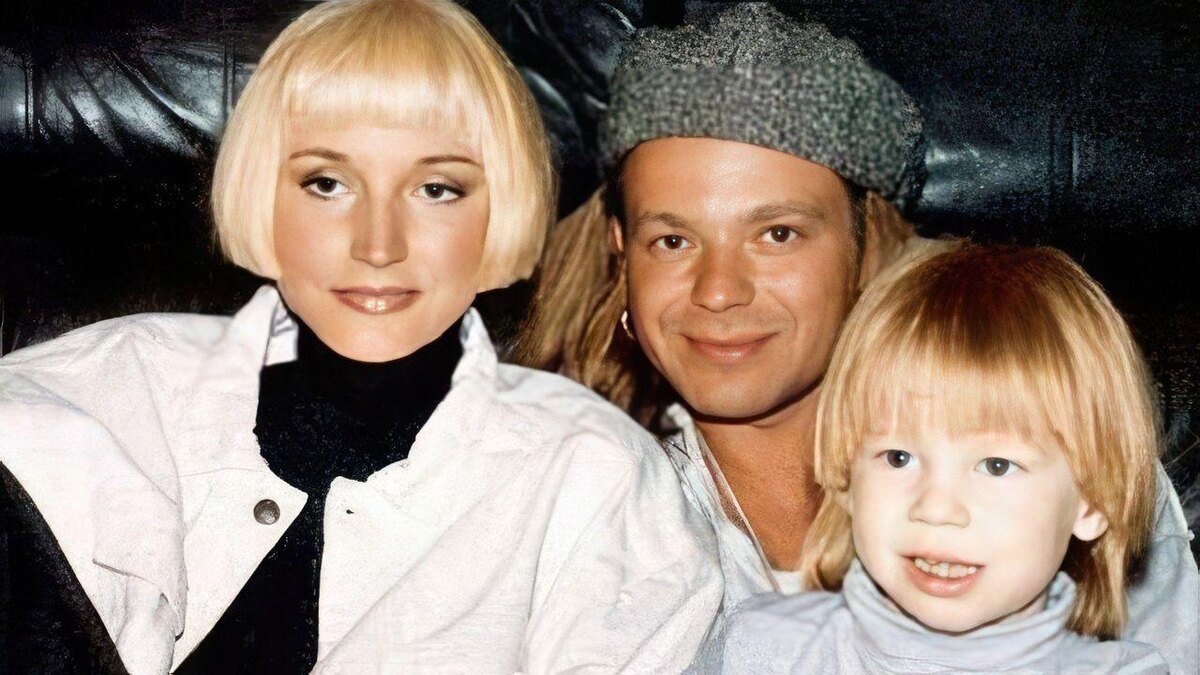 Никита с родителями. Фото: соцсети