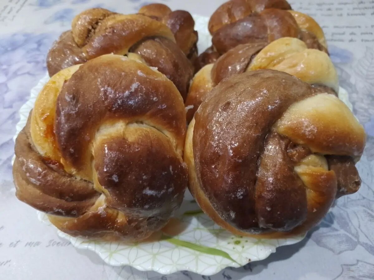 Сдобные булочки из држжевого теста