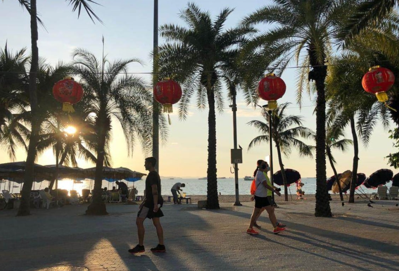 Кто вообще гадает на судьбу в Паттайе. Там же будет солнце, будут фрукты, будет хорошо в любом случае