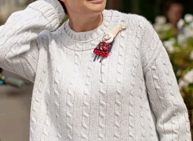 Вязанные кофточки - это не только для "бабушек": 10 современных моделей для женщин 50+