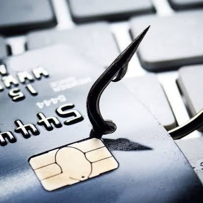 Так вот как это работает: мошенники теперь сами блокируют твою карту, чтобы обокрасть твой карман