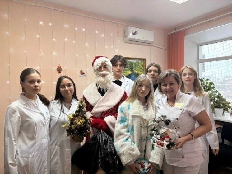     Ученики белгородских медклассов присоединились к новогодним дежурствам медиков, фото: t.me/pereverzev19