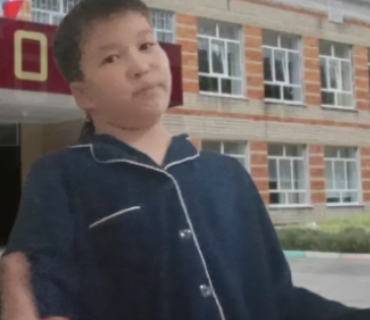 Первое Появление:1 Серия 1 Сезона Последнее Появление: Возраст:13 лет Класс:8Б  Прозвища:Мажор Друзья: