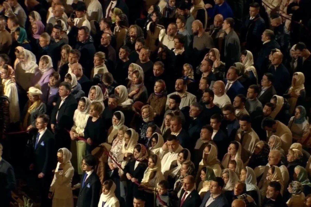    В храме Христа Спасителя в Москве проходит рождественская служба