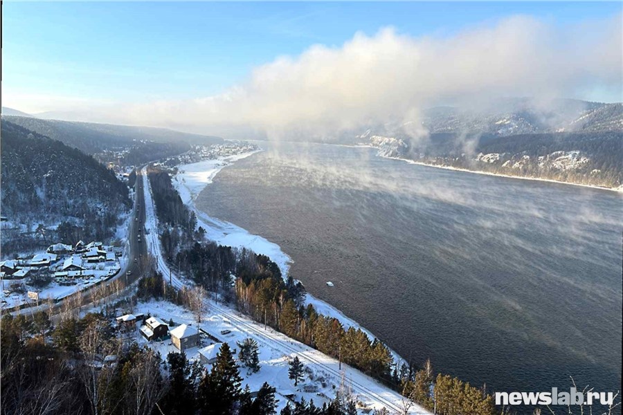 Вид со смотровой площадки на Овсянку и Енисей