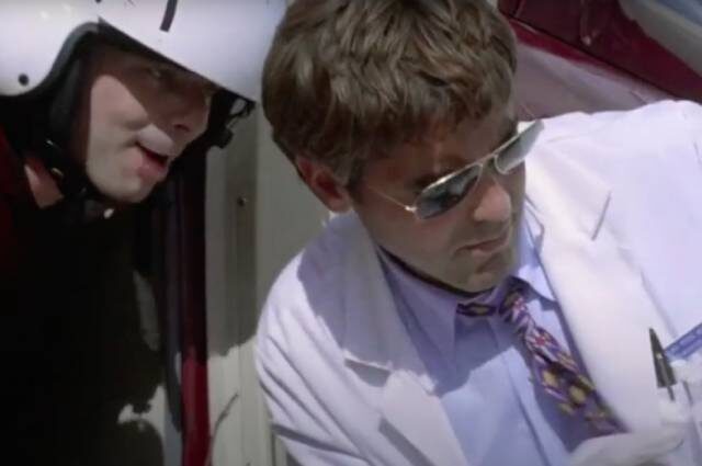    Джордж Клуни в роли доктора Росса.