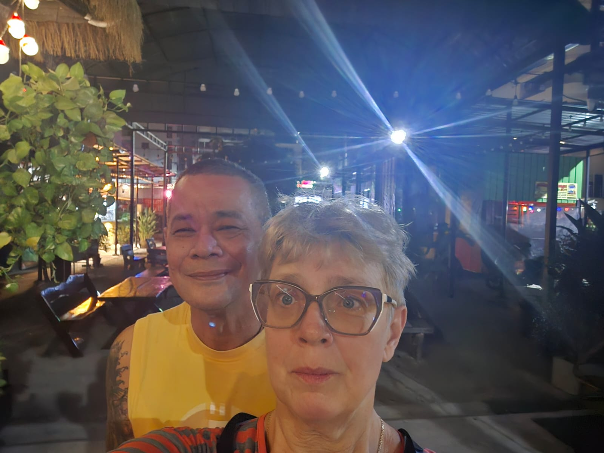 Я и владелец бара таец Андрей в пять утра. 