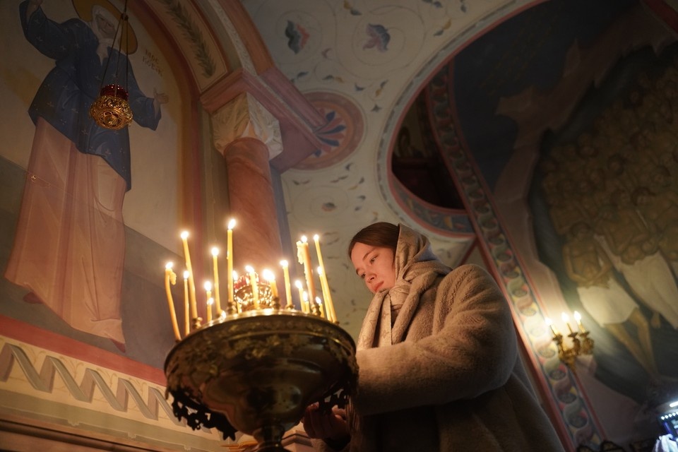    Путин назвал Рождество праздником, озаряющим мир светом добра и любви Светлана МАКОВЕЕВА