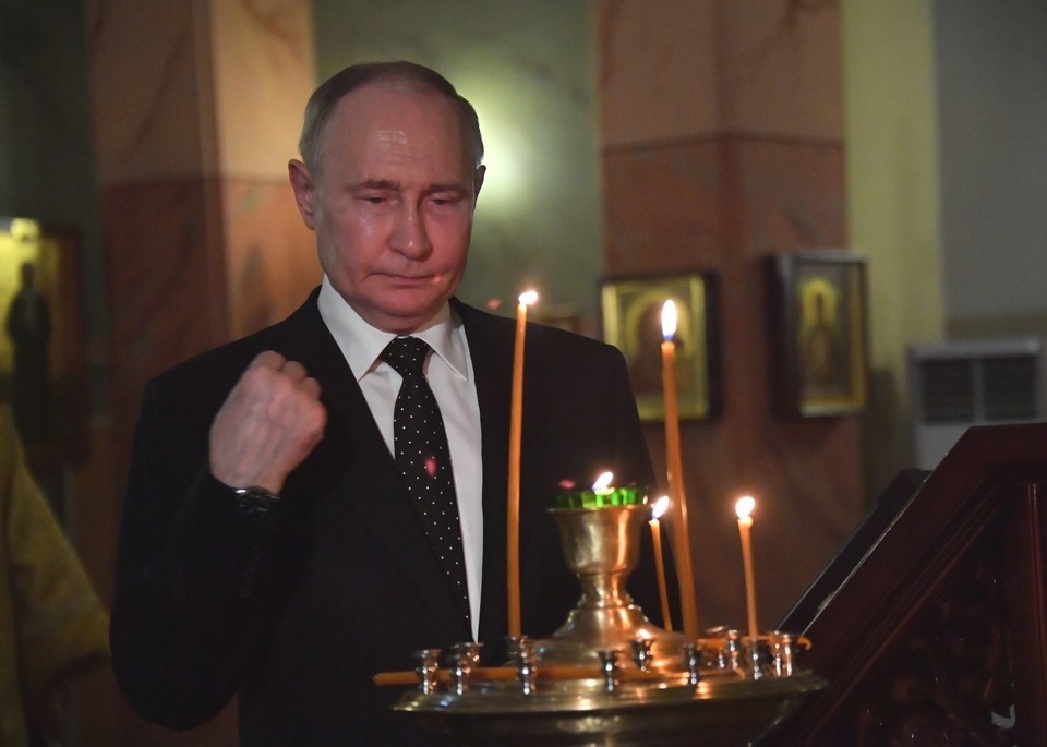    Появились кадры празднования Путиным Рождества в храме Подмосковья Владимир ВЕЛЕНГУРИН