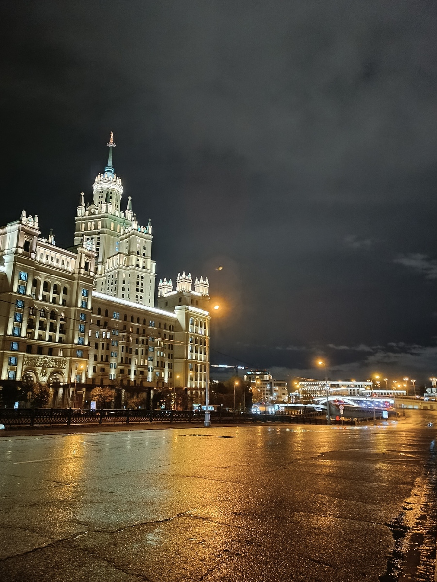 "Иллюзион" в сталинской высотке на Котельнической набережной в Москве.