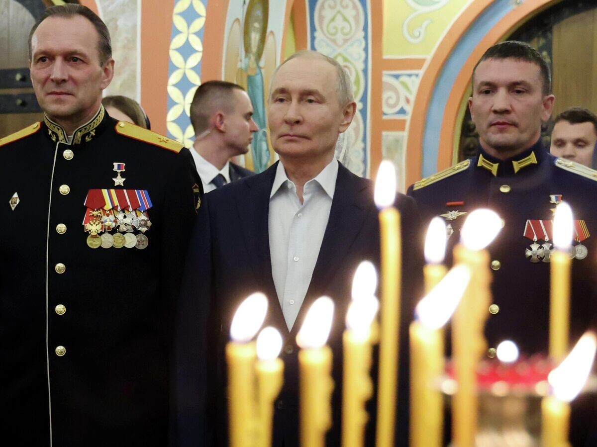    Президент Владимир Путин посетил рождественскую службу в Подмосковье | © POOL