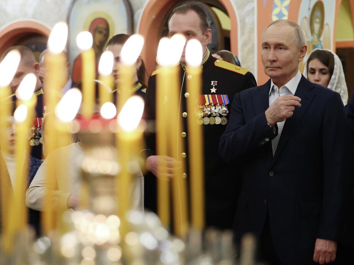    Президент Владимир Путин посетил рождественскую службу в Подмосковье | © POOL