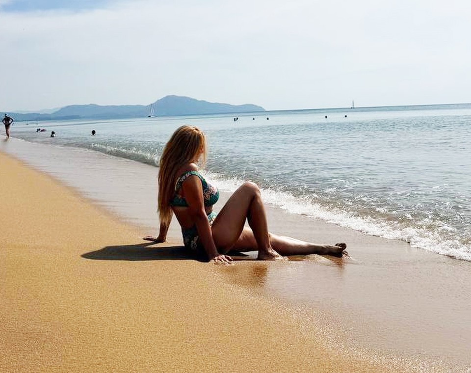    Сергей снял Ирину в бикини на пляже. Фото: соцсети.