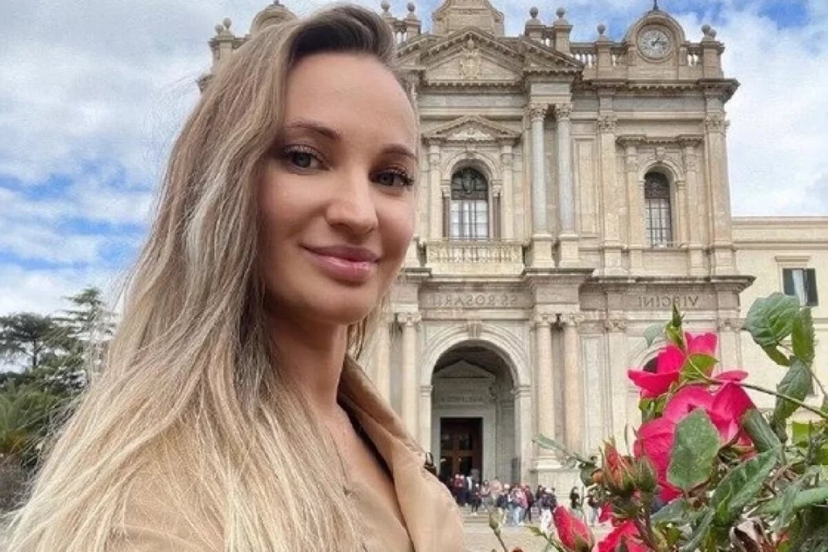    Юлия Бурцева ушла на 39-м году, оставив мужа и маленькую дочь.