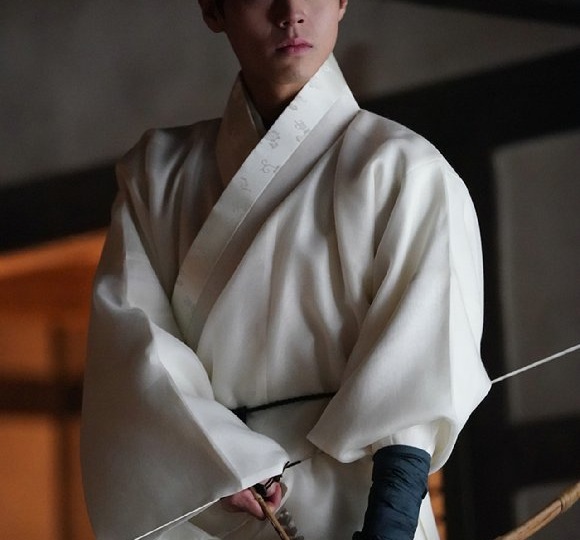 Слабый герой, потому что король