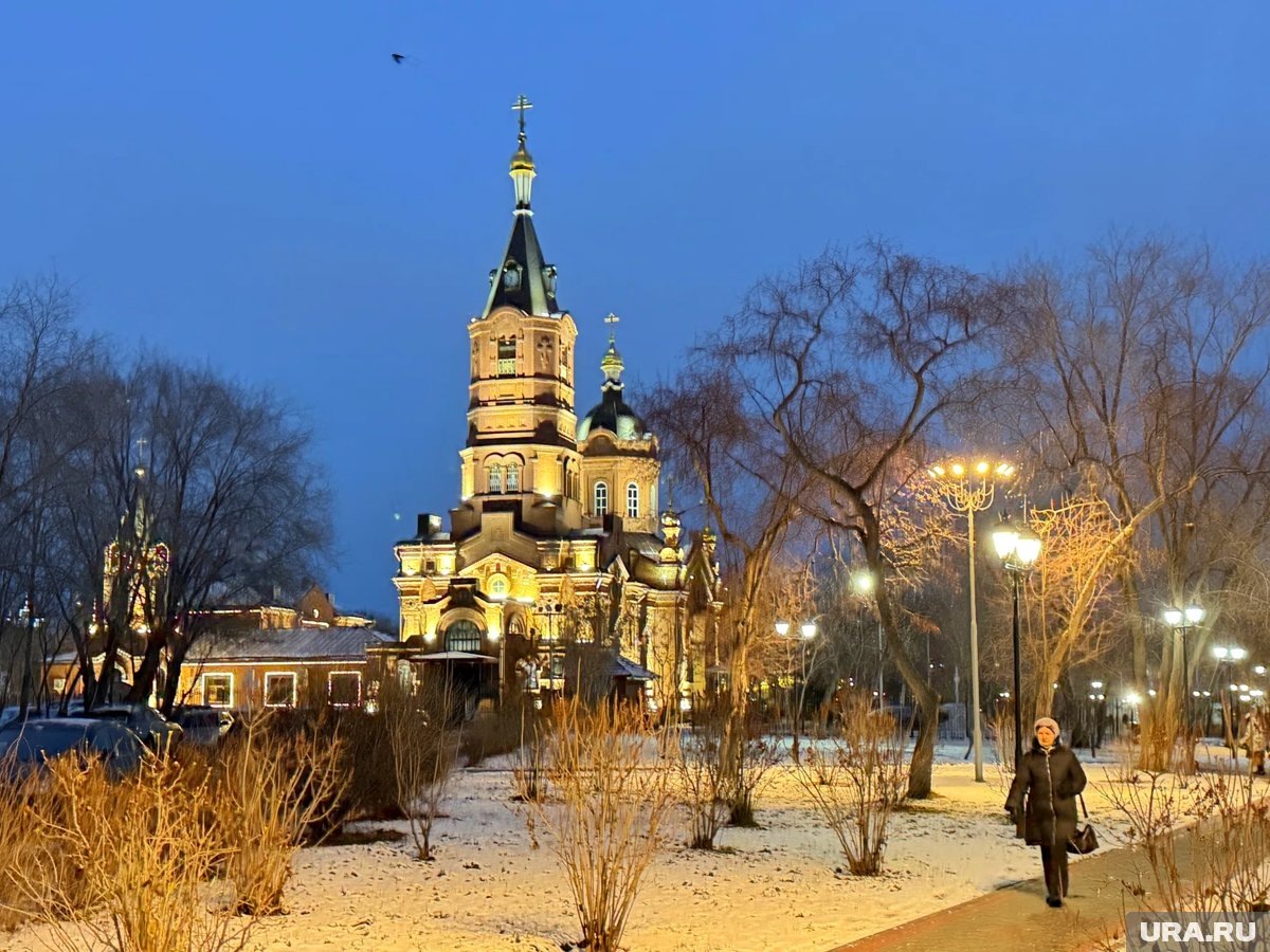    Высокопоставленные чиновники пришли на рождественскую службу в главный храм Кургана