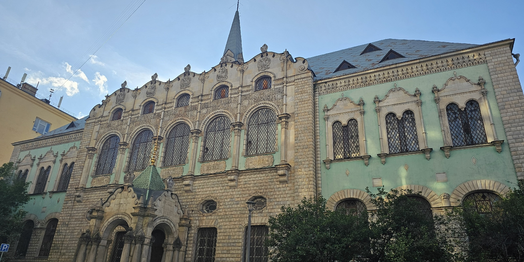 Где в центре Москвы сохранился дворец из русских былин. Спрятанная сказка