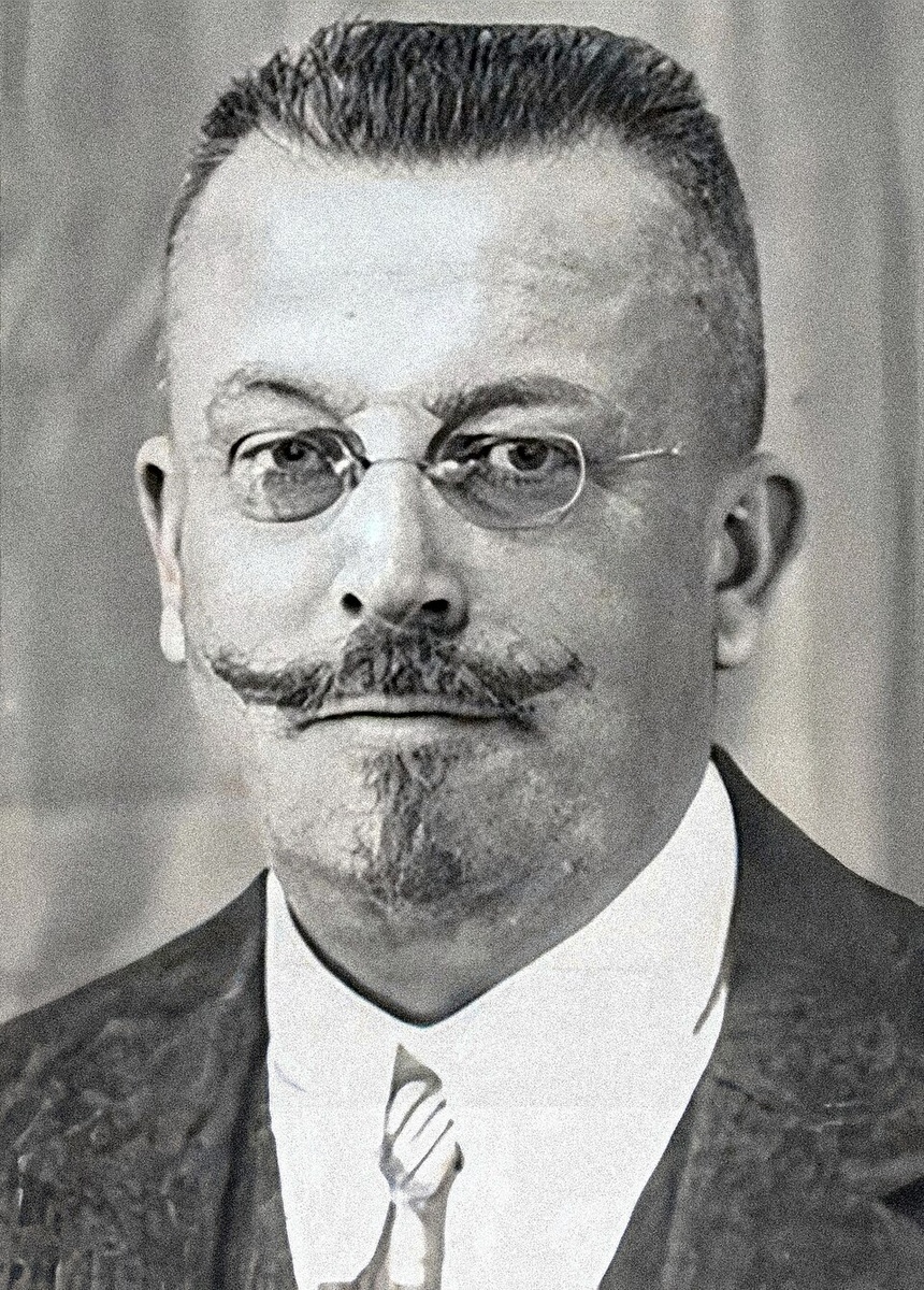 Владимир Фёдорович Субботин. Позже будет арестован мятежниками под руководством капитана Н. И. Орлова (известное событие). При П. Н. Врангеле — начальник инженеров, укреплявших позиции белых на Перекопе... там тоже много занятных историй. 