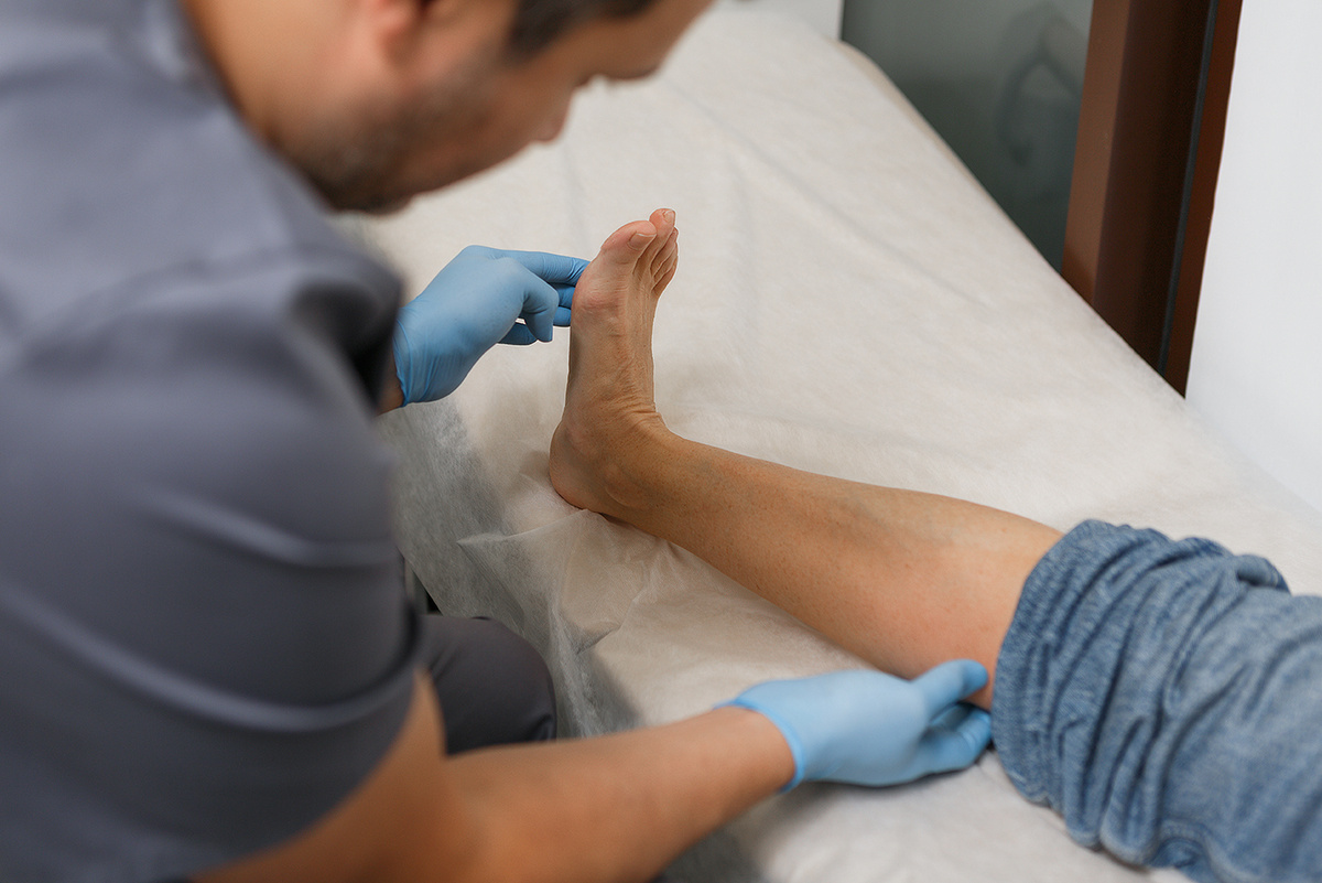 Консультация врача-флеболога (сосудистого-хирурга) в Москве в «КДС Клиник»