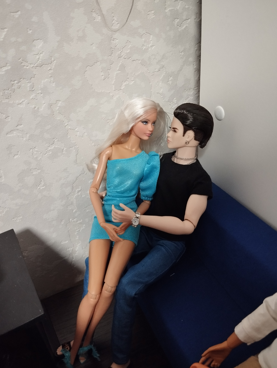 Скажи ей пусть она отстанет от нас 😏