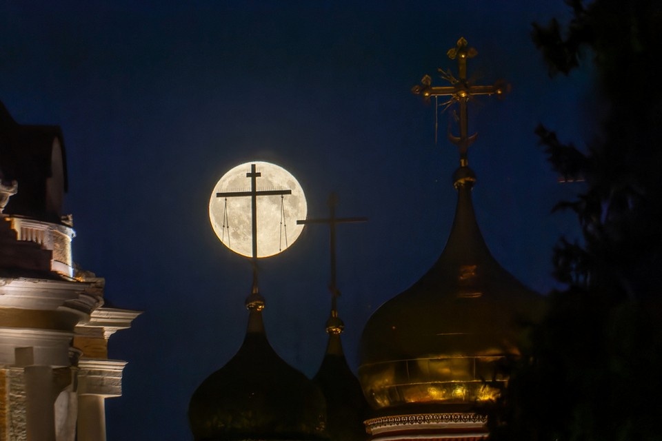    Храм в Новосибирске оцепили из-за сообщения о минировании. Михаил ФРОЛОВ