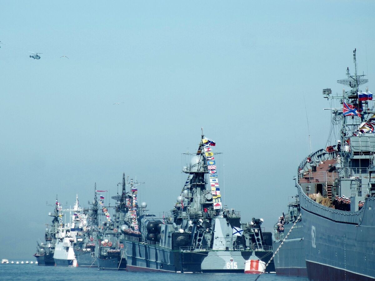    Корабли Черноморского флота РФ во время репетиции военного парада в Севастополе© Фотохост-агентство