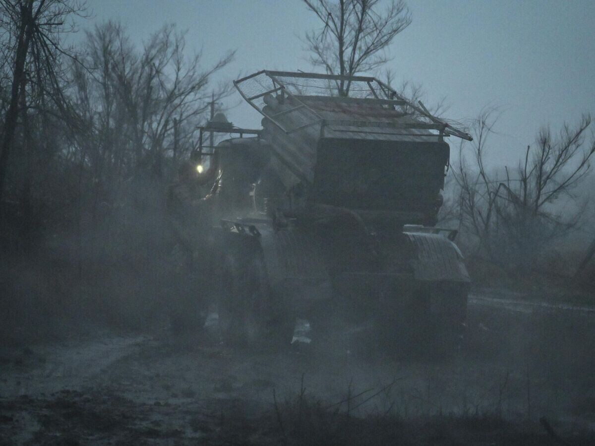    Боевая работа экипажа РСЗО "Град" (БМ-21) на Красноармейском направлении СВО | © РИА Новости / Станислав Красильников