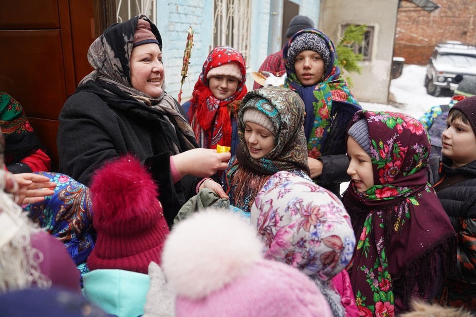    В Рождество колядуют и дети, и взрослые. Фото: Архив «КП»