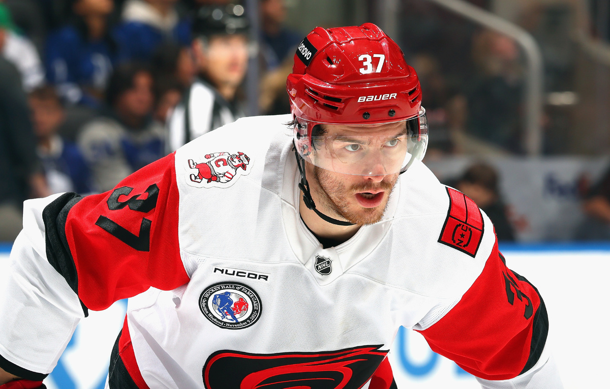    Нападающий "Каролины" Андрей Свечников  Bruce Bennett/Getty Images