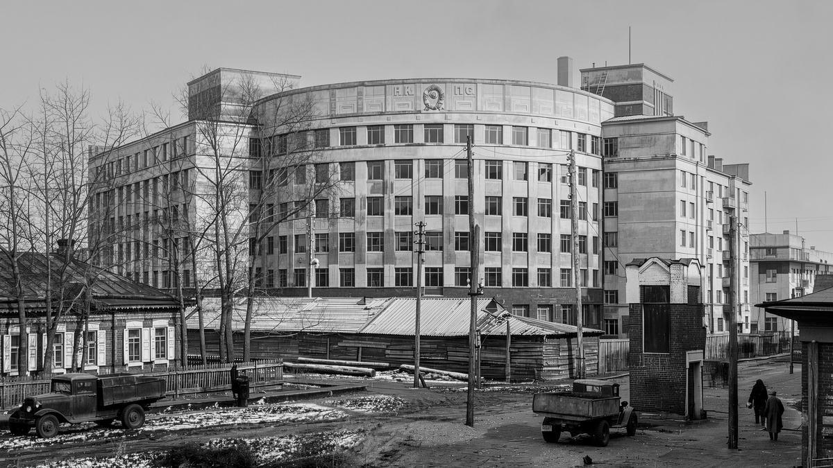 Управление Западно-Сибирской железной дороги по ул. Вокзальная магистраль, 14. Новосибирск . Историческая фотография.