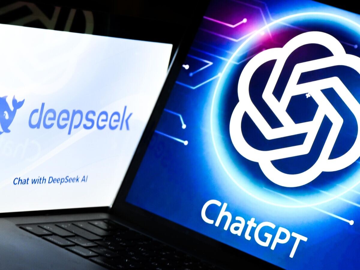    Логотипы DeepSeek и ChatGPT | © РИА Новости / Владимир Астапкович